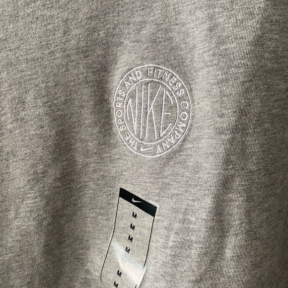 NWT Nike long sleeve Cropped - Picture 4 of 9